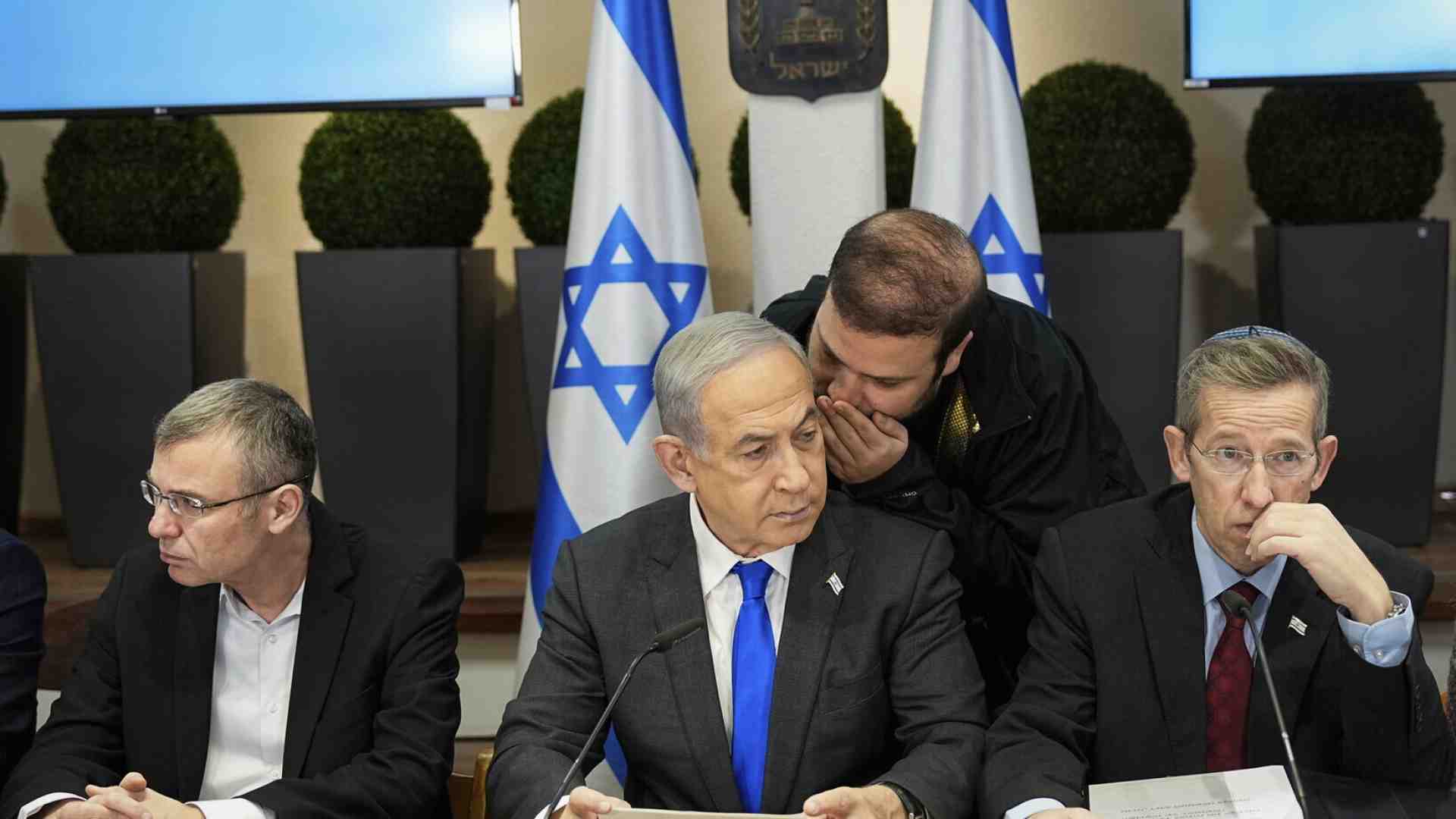Immagine di Netanyahu chiude la “War Room”, lo scontro con l’esercito e il ruolo dei civili a Gaza