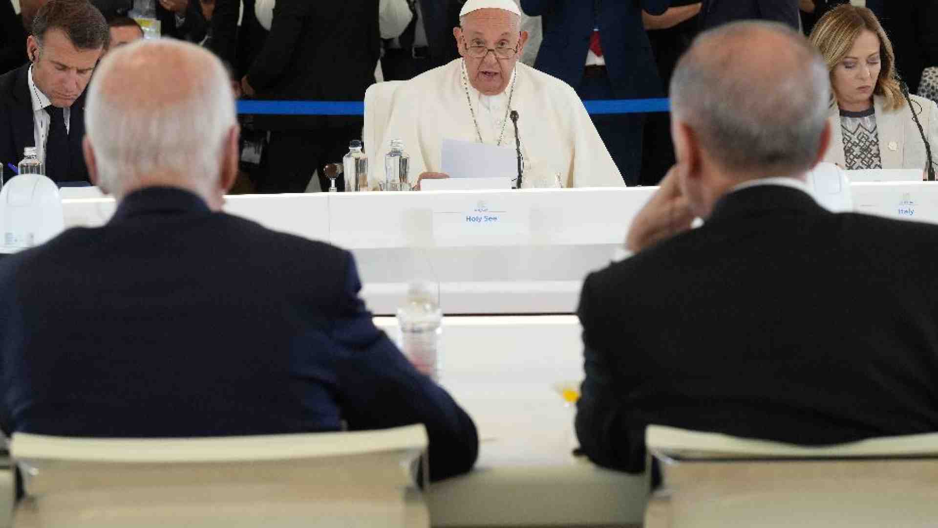 Immagine di Un Papa in uscita per un mondo in crisi: la sedia al G7 è stata una svolta