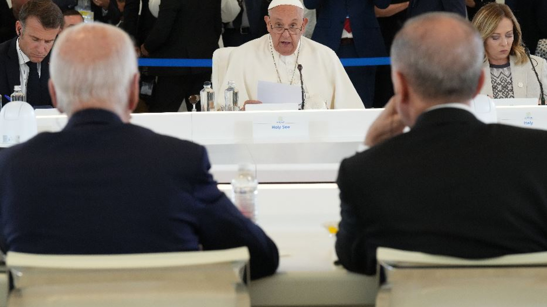 Immagine di Un Papa in uscita per un mondo in crisi: la sedia al G7 è stata una svolta
