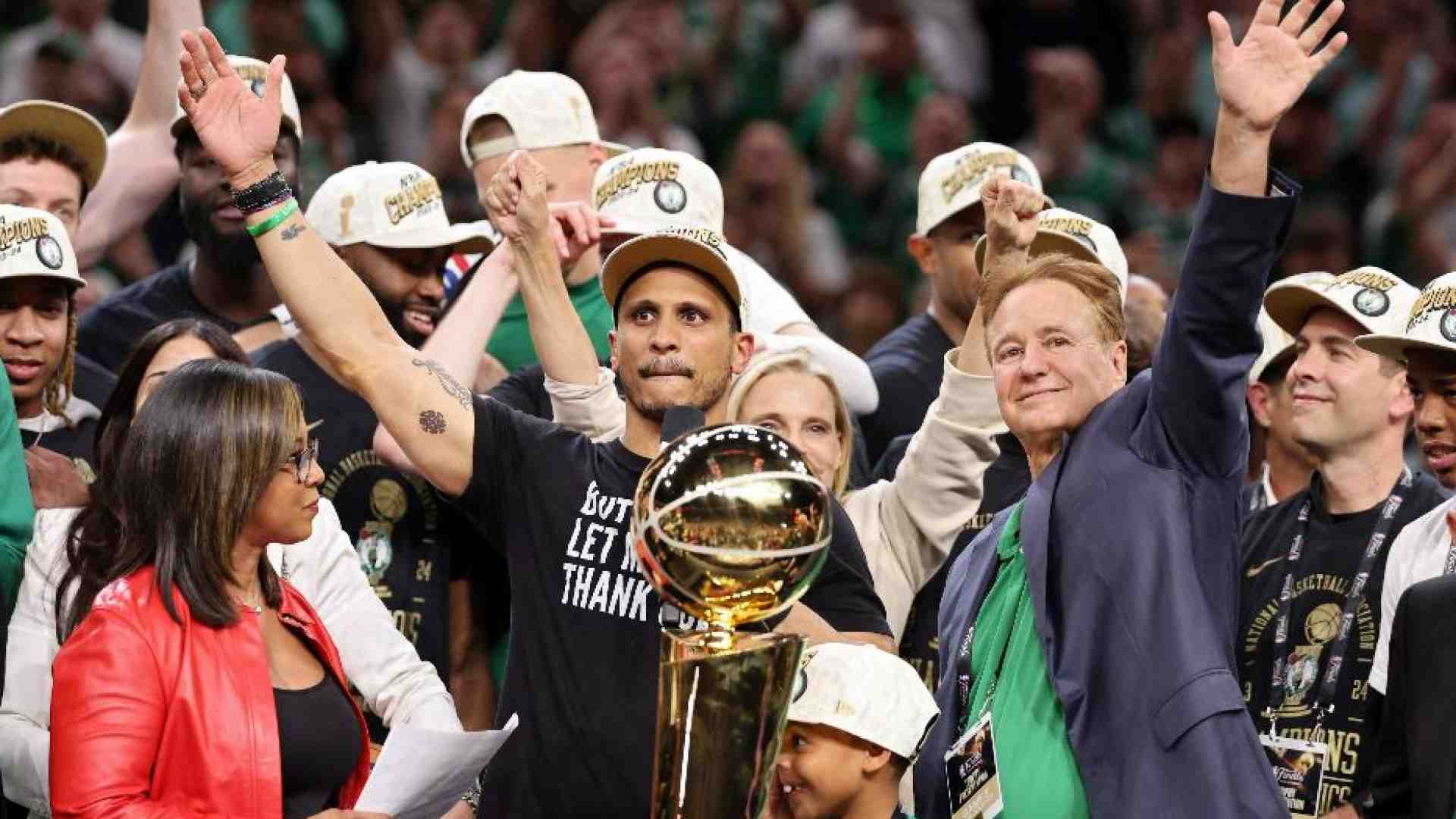 Immagine di Celtics campioni, l'anello del record porta la firma di coach Mazzulla