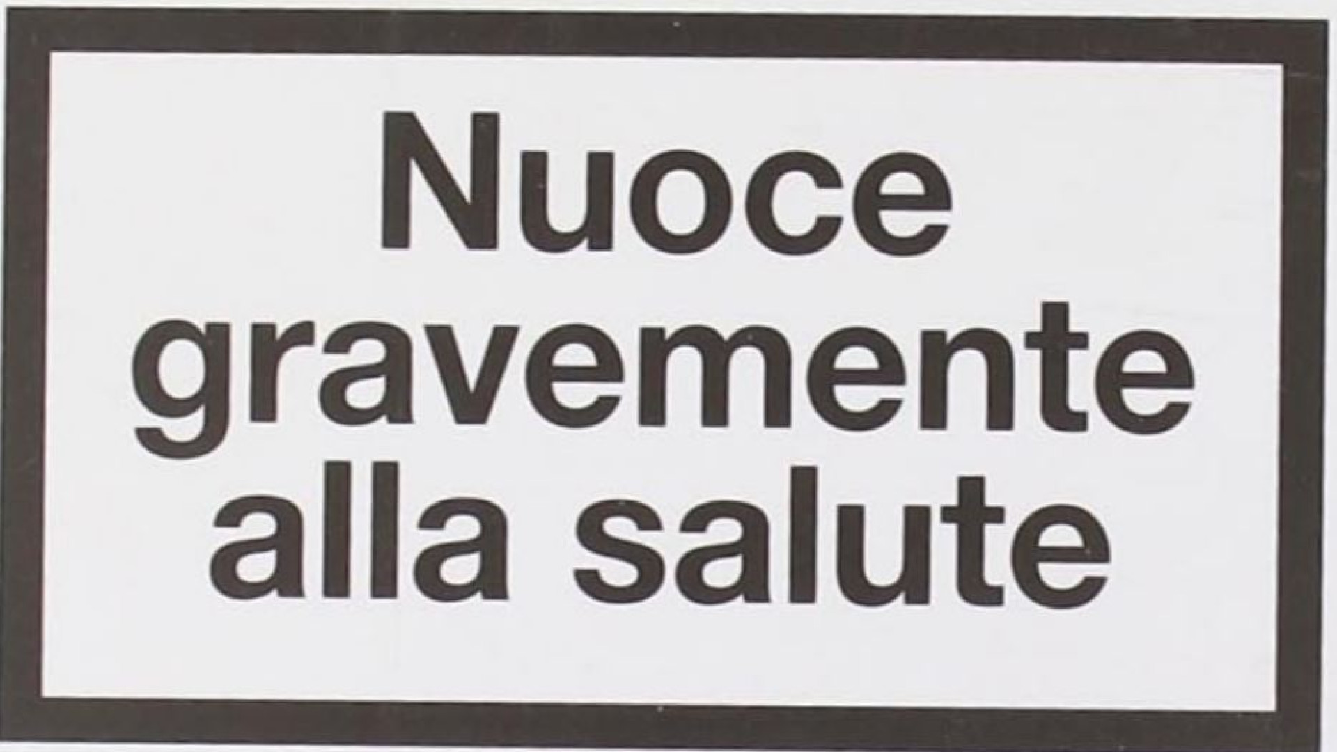 Immagine di «Nuoce gravemente alla salute». Il social network come le sigarette