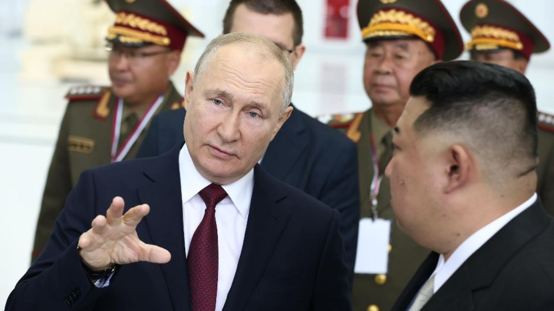 Immagine di Putin da Kim con «un trattato di partenariato globale» in tasca