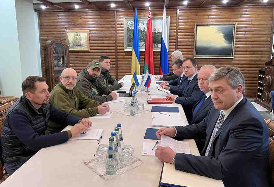 La ricostruzione più in voga dei negoziati tra Ucraina e Russia del 2022 è inventata