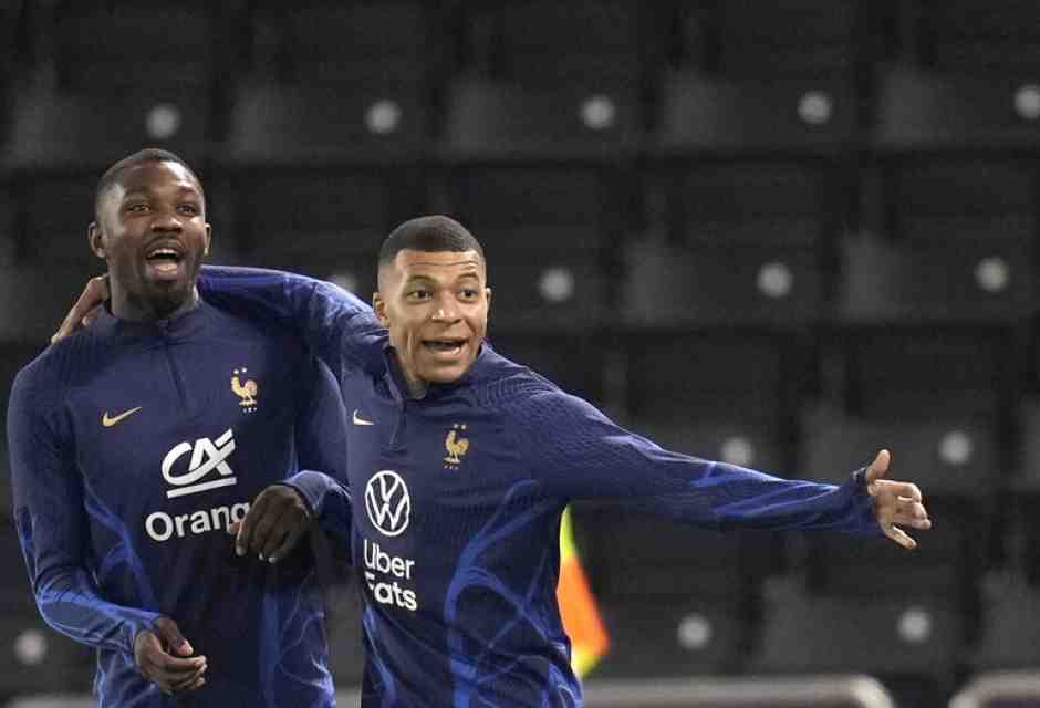 Kylian Mbappe e Marcus Thuram (AP Photo/Christophe Ena)&nbsp;<br />