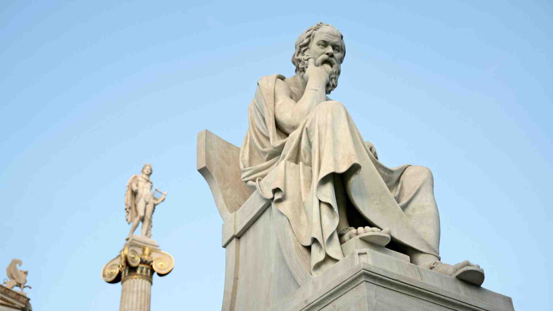 Immagine di Socrate e Aristotele "bianchi colonialisti": l'accademia woke li iscrive nella lista nera