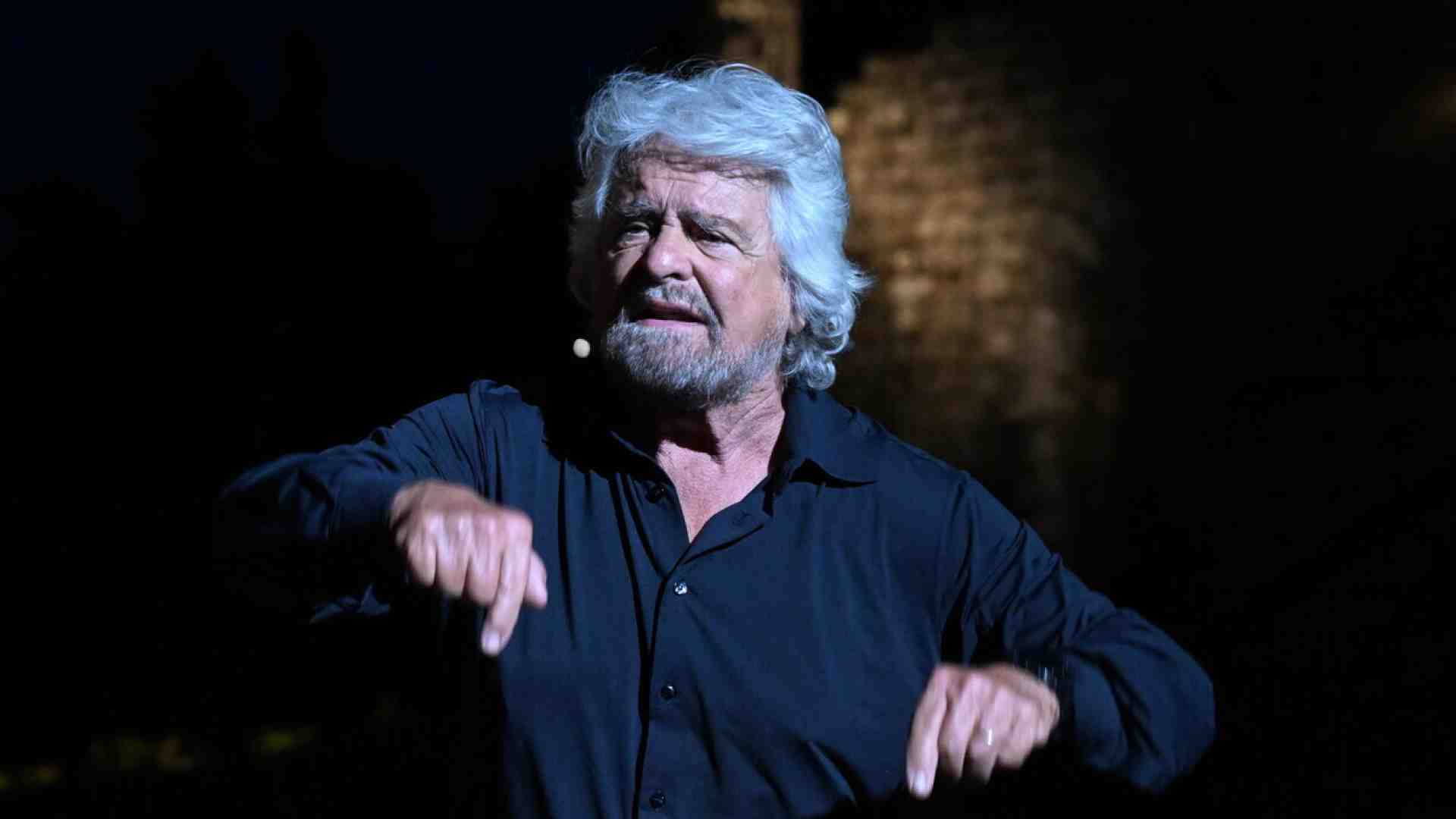 Immagine di Il ritorno di Grillo: "Con Conte non ci sciogliamo. Riprenderò incontri come ai tempi di Casaleggio"