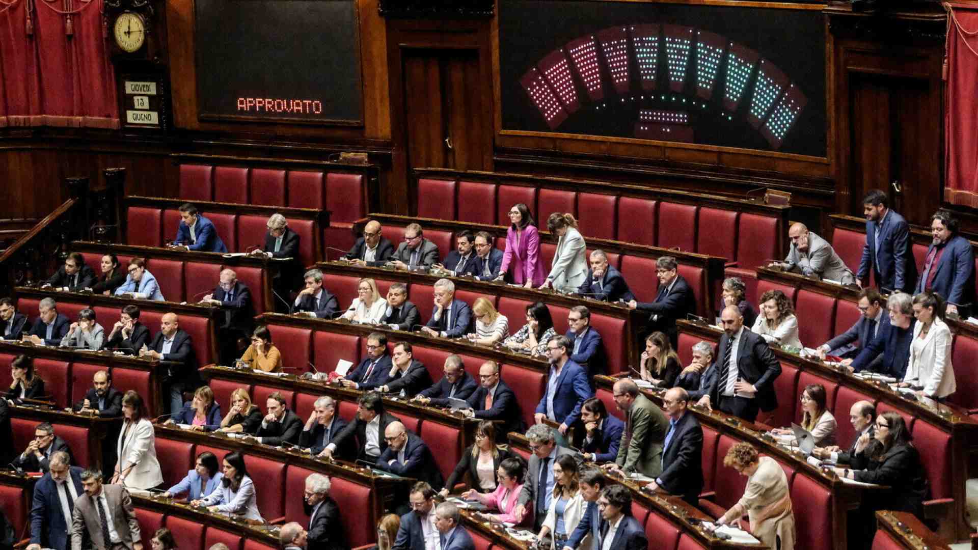 Immagine di La Camera approva l'Autonomia: è legge. Salvini: "Giornata storica". Le opposizioni: "Vergogna"