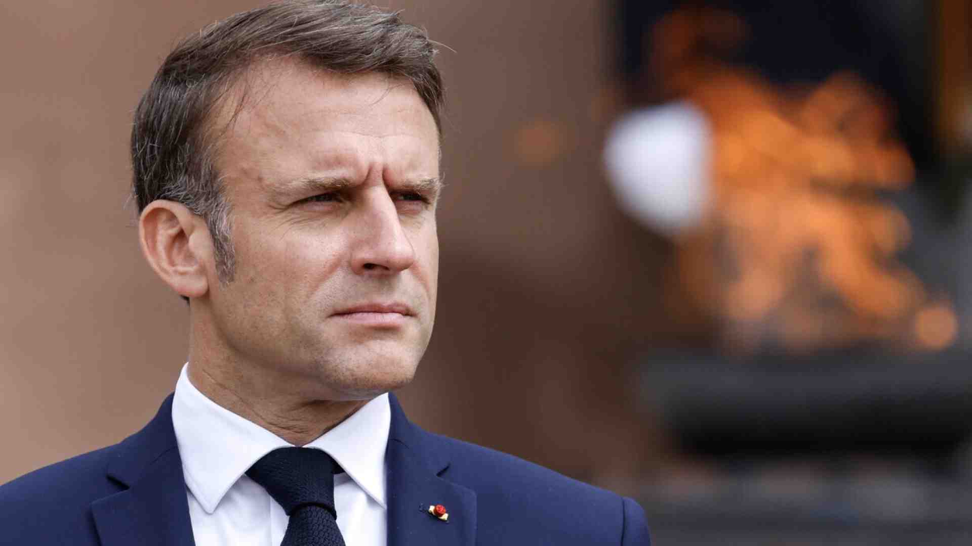 Immagine di La politica Netflix di Macron, a un passo dal voto. Parla R. Llorca