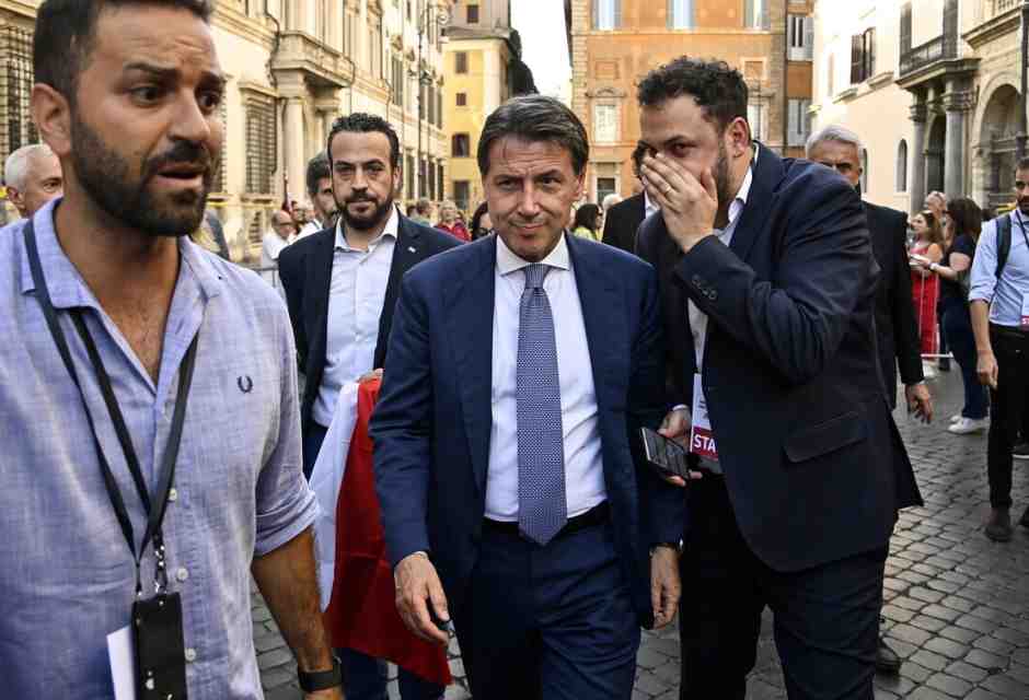 Da Grillo a Bankitalia che stronca il Superbonus. Quanti guai per Conte