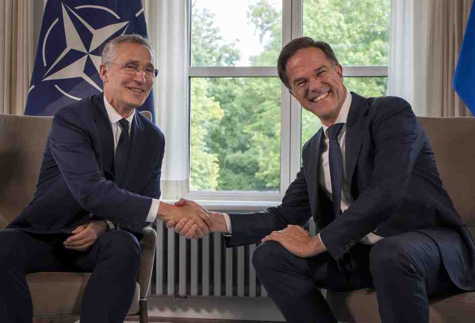 Il segretario generale della Nato Jens Stoltenberg incontra il primo ministro olandese Mark Rutte (LaPresse)&nbsp;<br />