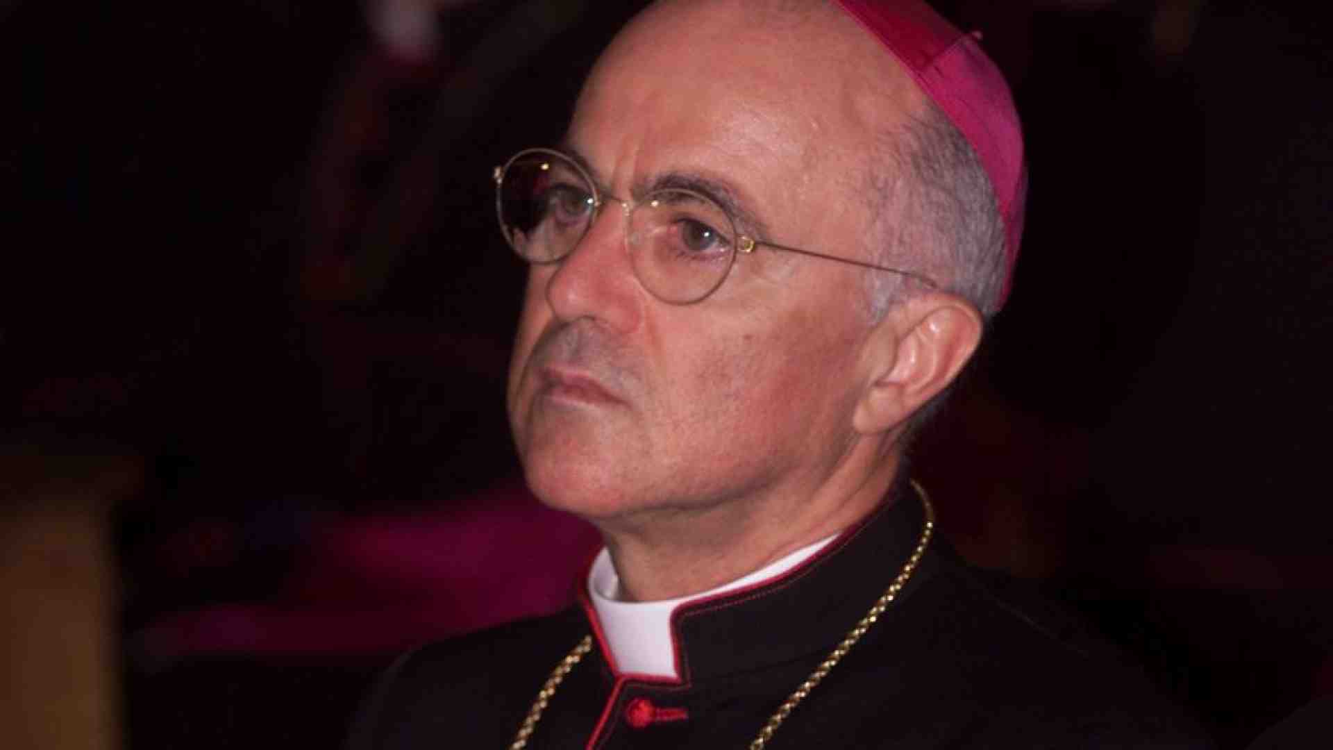 Immagine di Da nunzio a ideologo dei «no vax»: Viganò, l'arcivescovo diventato contestatore