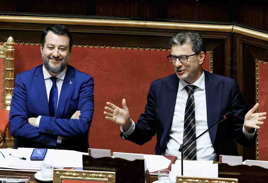 Sul Mes Giorgetti fa il super europeista, fingendo di fare il leghista