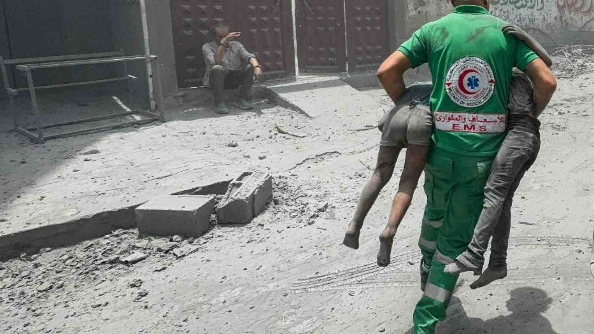 Immagine di Altre bombe sui campi profughi a Gaza: più di 100 le vittime in 24 ore