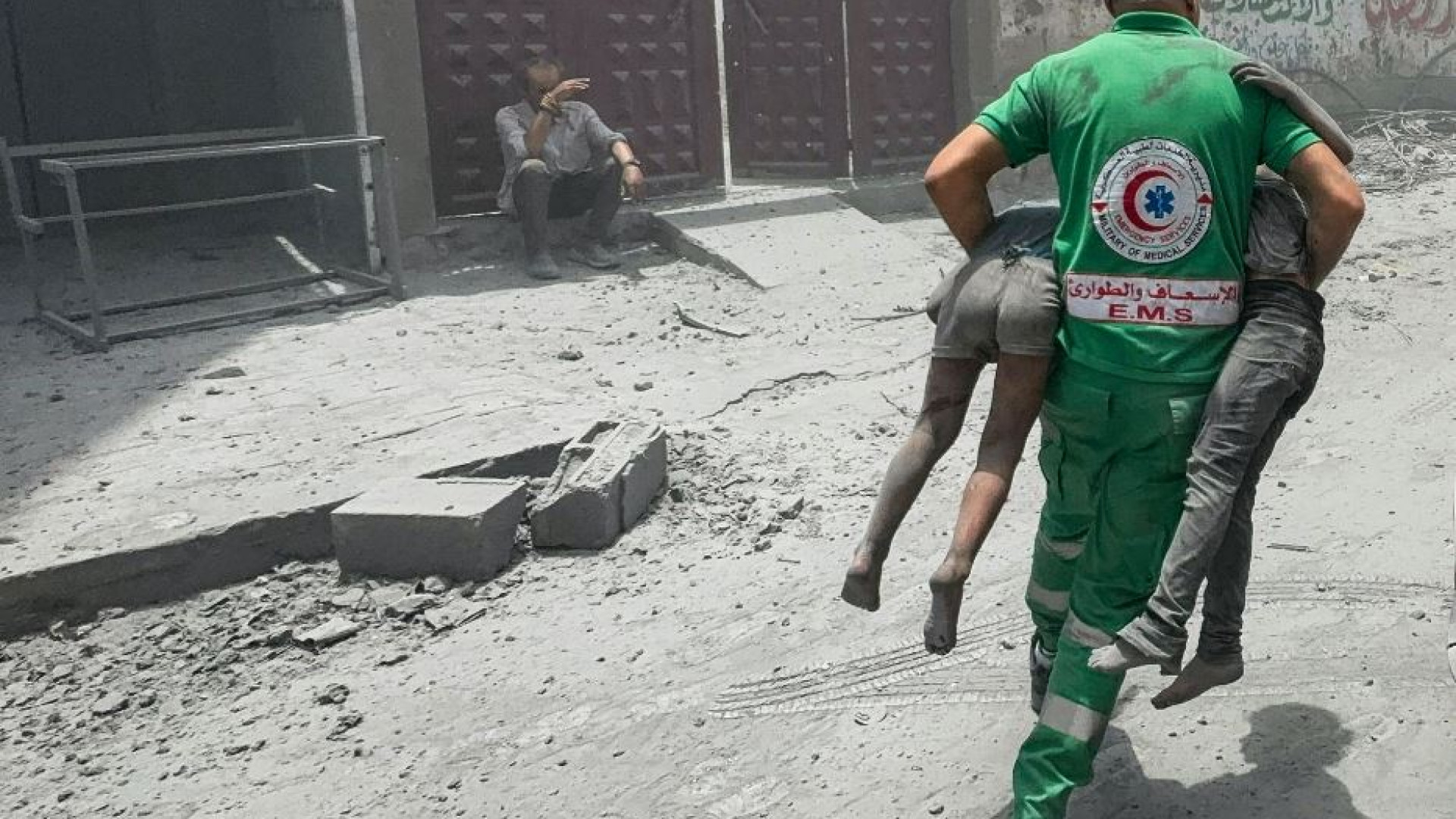 Immagine di Altre bombe sui campi profughi a Gaza: più di 100 le vittime in 24 ore
