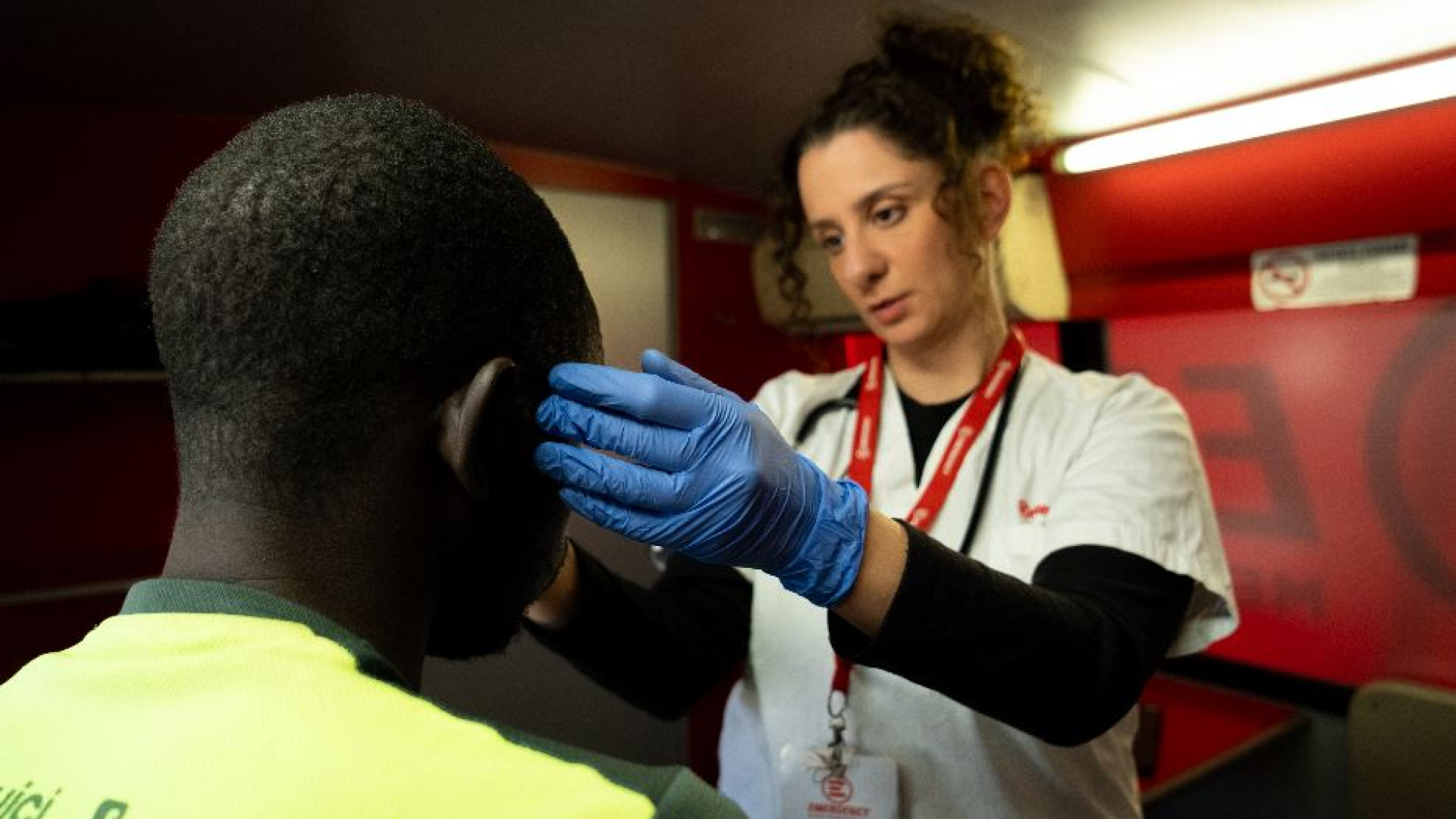 Immagine di Gli ambulatori mobili a Rosarno e Ragusa, oasi socio-sanitarie nel degrado
