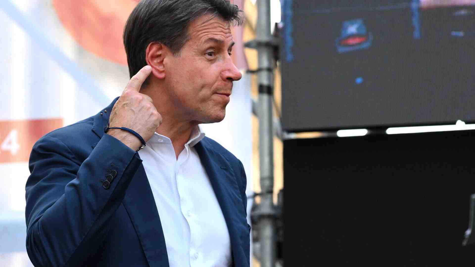 Immagine di La nemesi di Conte. “Fa il radicale ma non è credibile come leader antisistema”. Parlano Gigliuto e Panarari