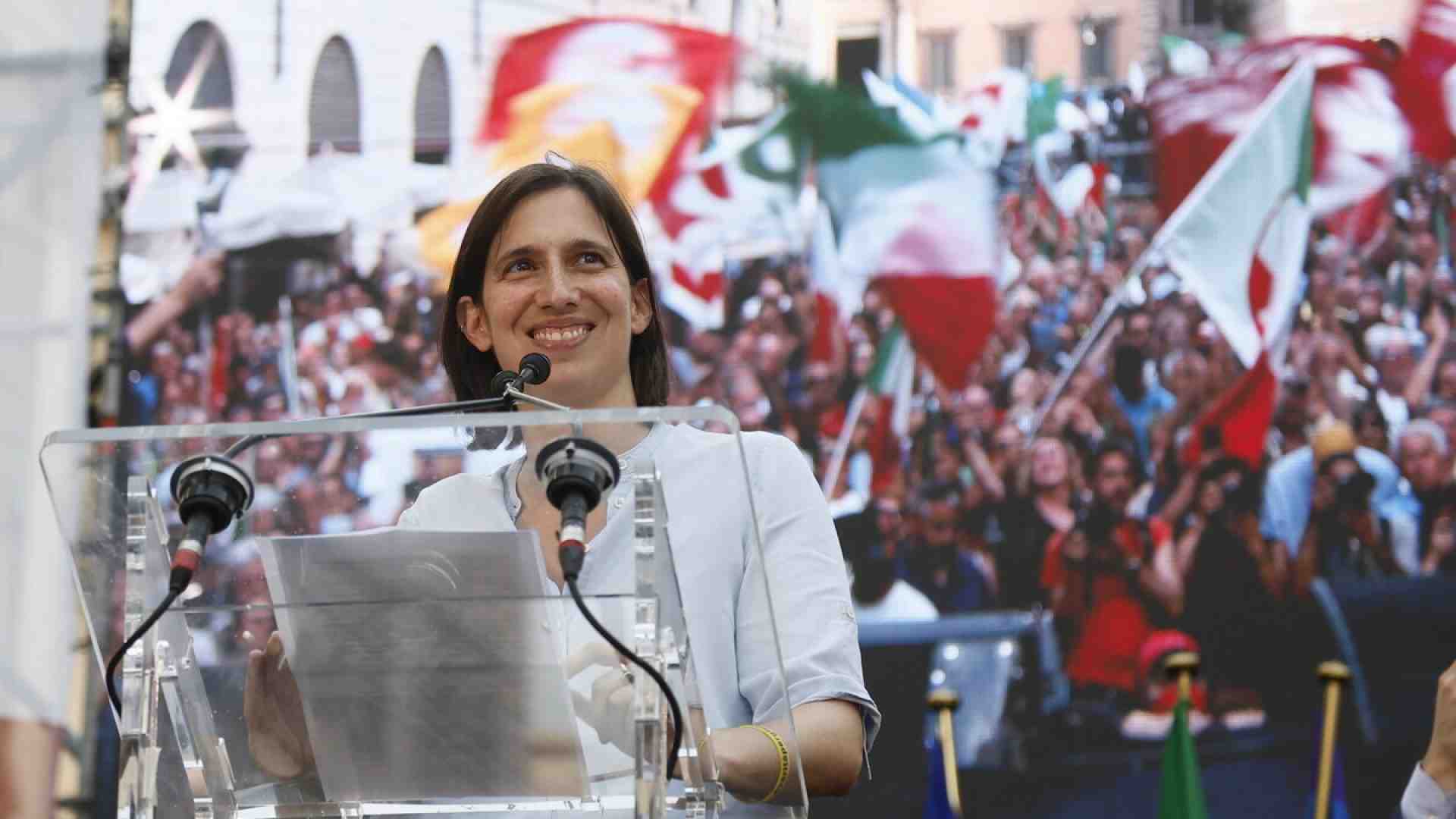 Immagine di Schlein d'Italia: vince i ballottaggi e prenota l'Anci per Manfredi, sindaco di Napoli