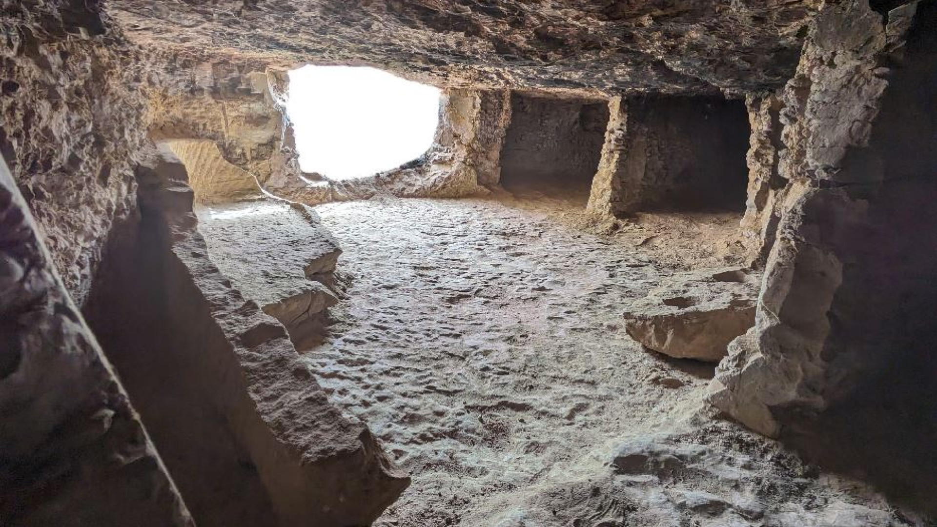 Immagine di Nell'aldilà mai da soli: le tombe familiari degli antichi egizi