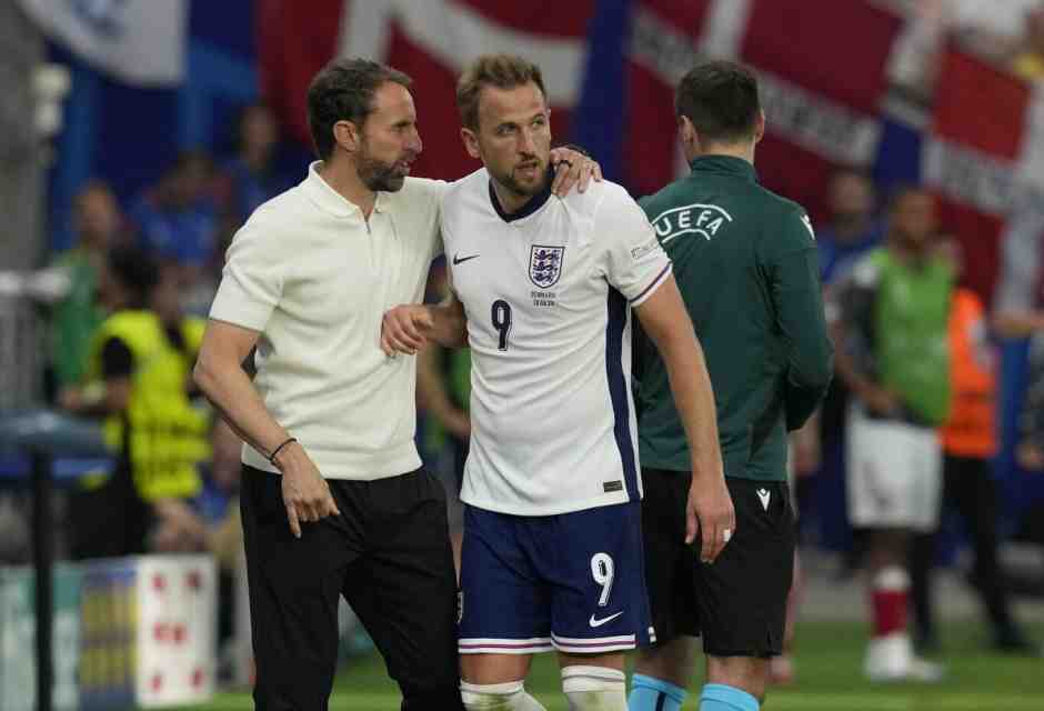 Harry Kane con il ct della Nazionale inglese&nbsp;Gareth Southgate (foto Ap, via LaPresse)