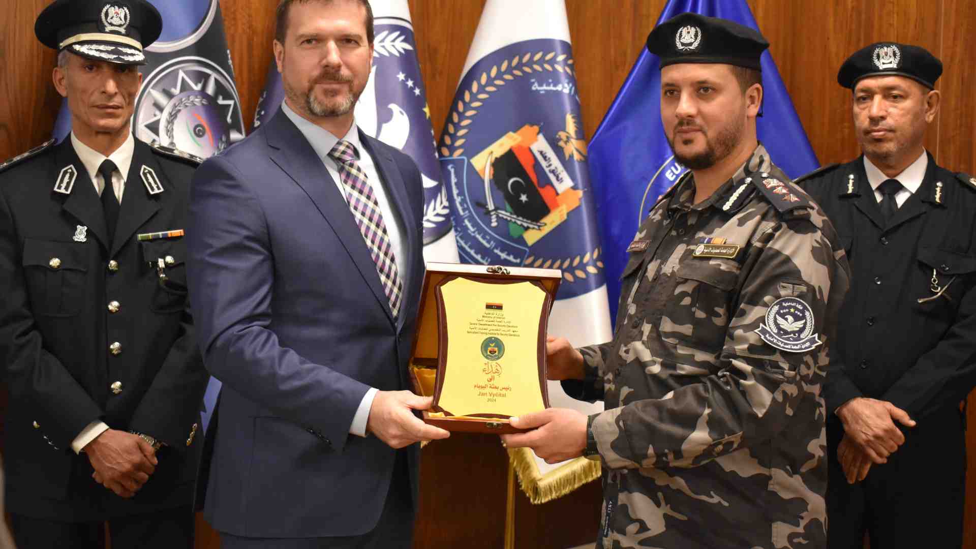 Immagine di Progetti fermi, abusi e molestie. L’Ue indaga sul direttore di Eubam in Libia