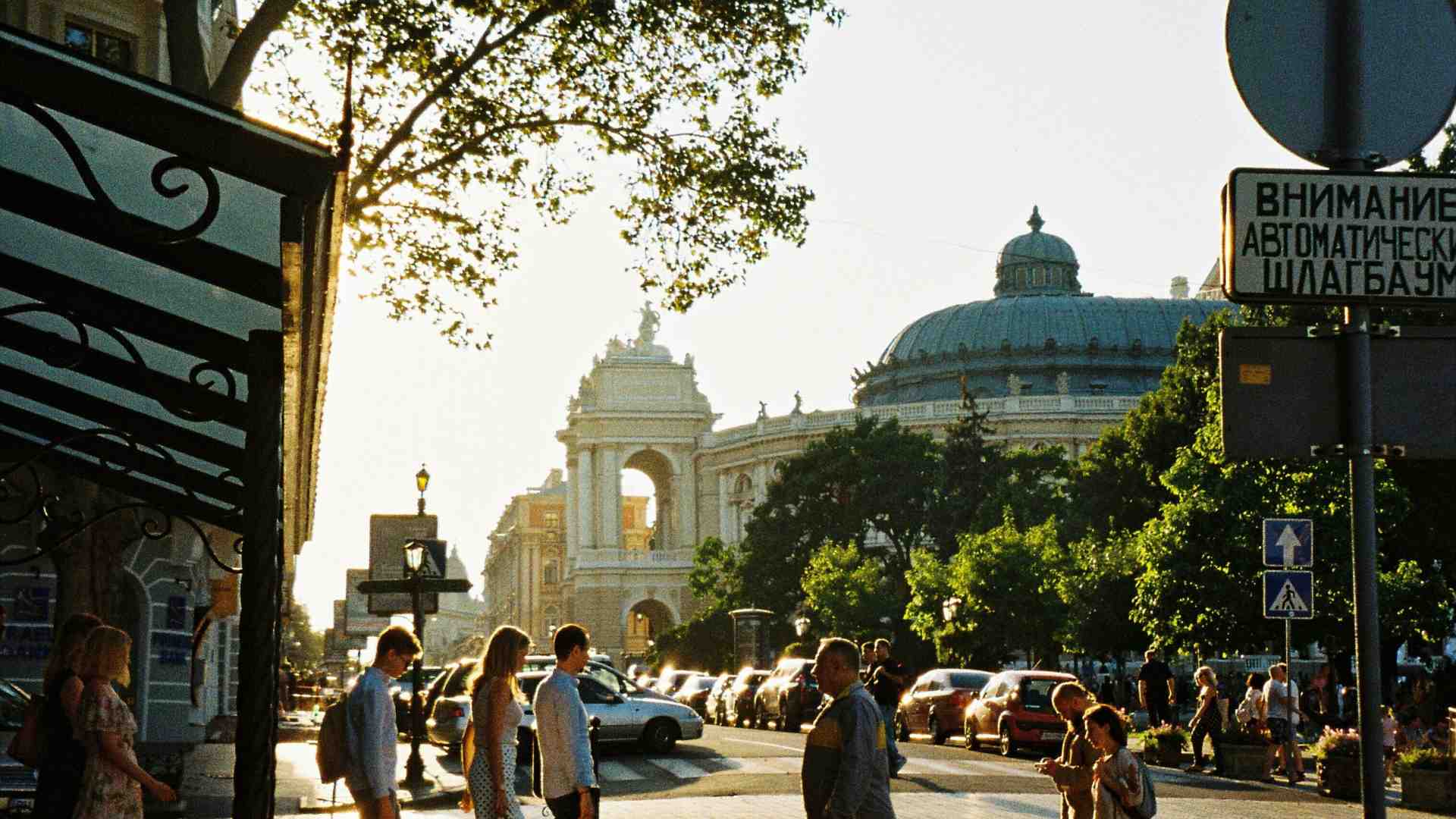Immagine di L’universo fra le pagine dei libri. Tre storie con Odessa al centro