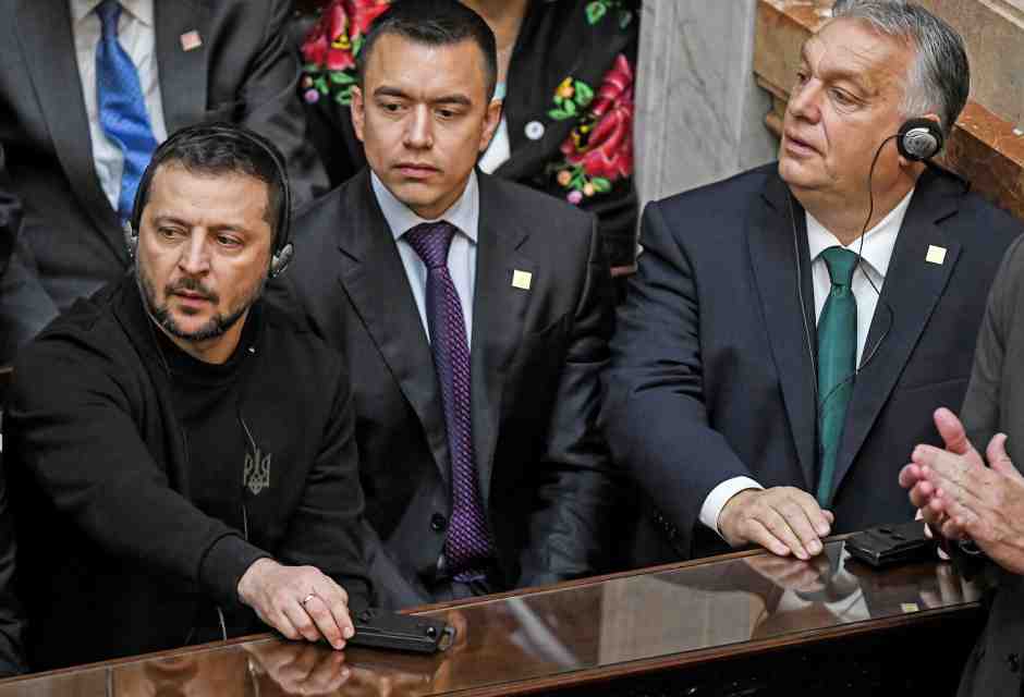 Zelenskyj e Viktor Orban alla cerimonia di inaugurazione di Mile (Foto di Fernando Gens/picture Alliance via Getty Images)&nbsp;<br />