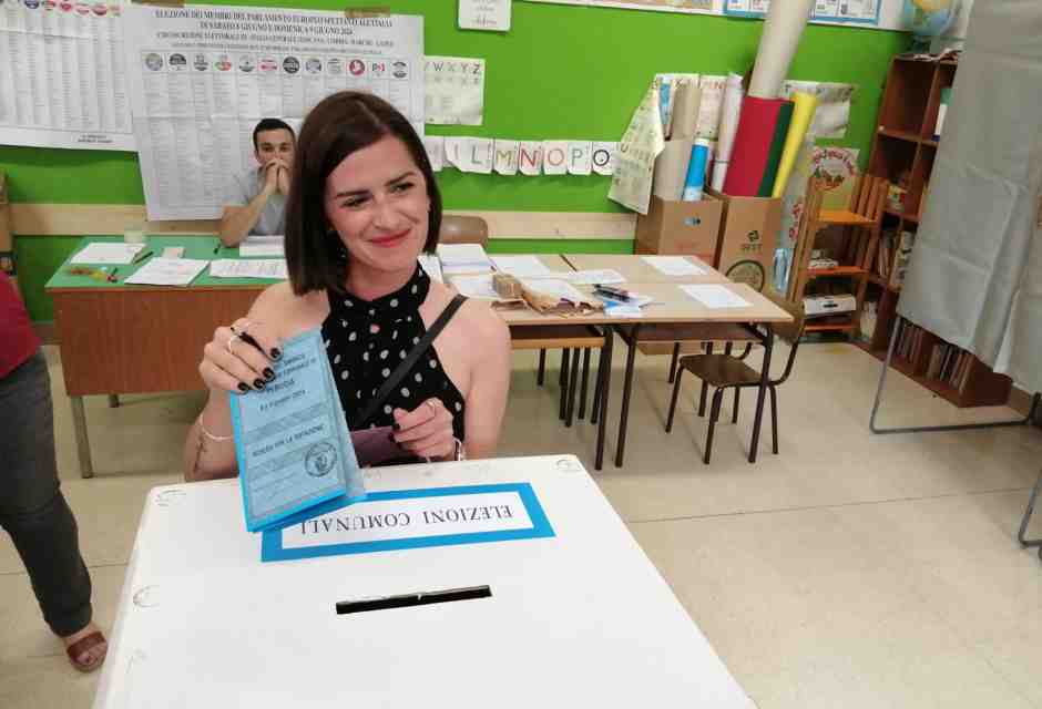 Il voto a Perugia della candidata sindaca di centrosinistra e civici Vittoria Ferdinandi, 8 giugno 2024 (Ansa / Danilo Nardoni)&nbsp;<br />