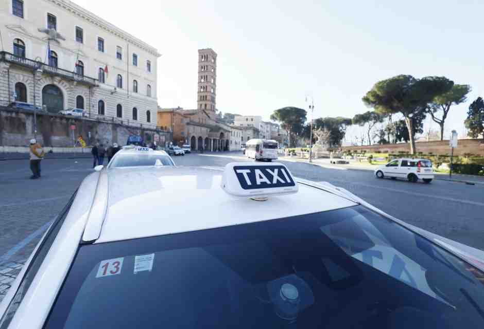 A Roma “le licenze dei taxi sono ferme al 2006, ma il mondo non s’è fermato”