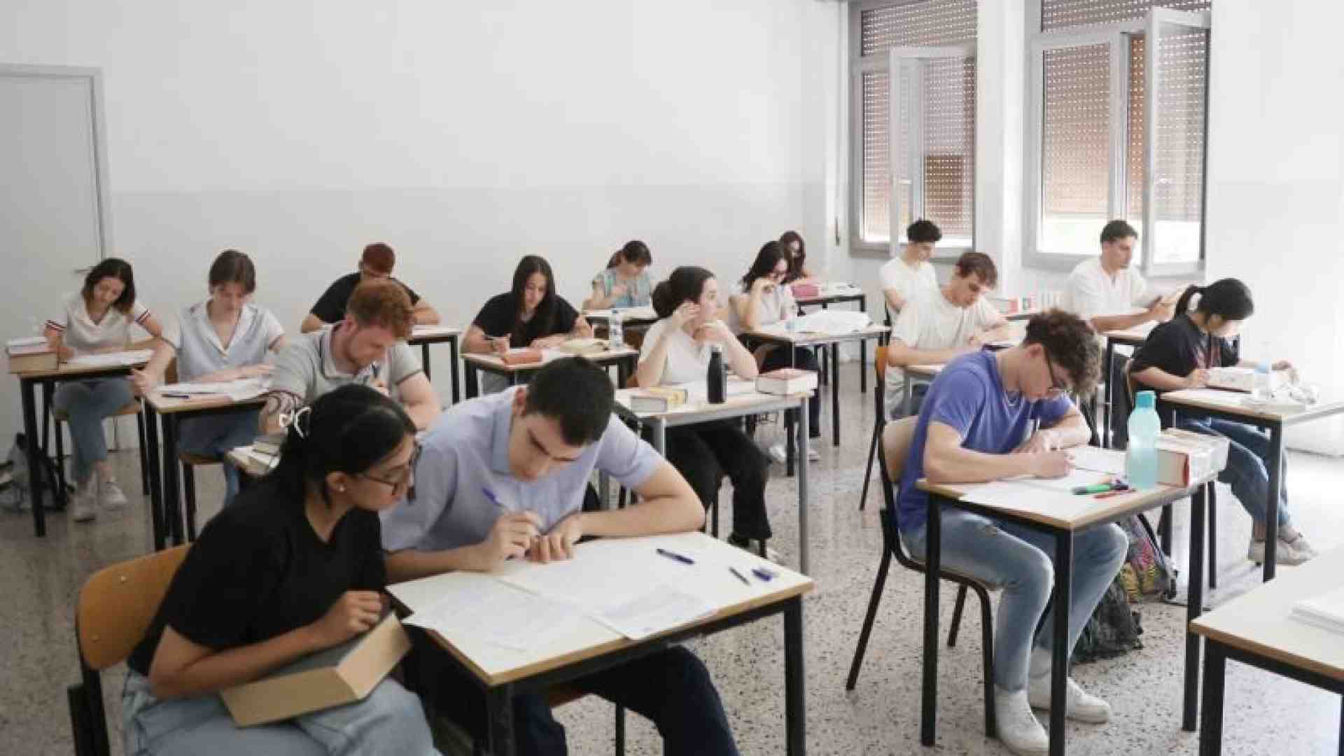 Immagine di Con 25mila euro si diventa avvocato: come funziona la “fabbrica dei titoli”