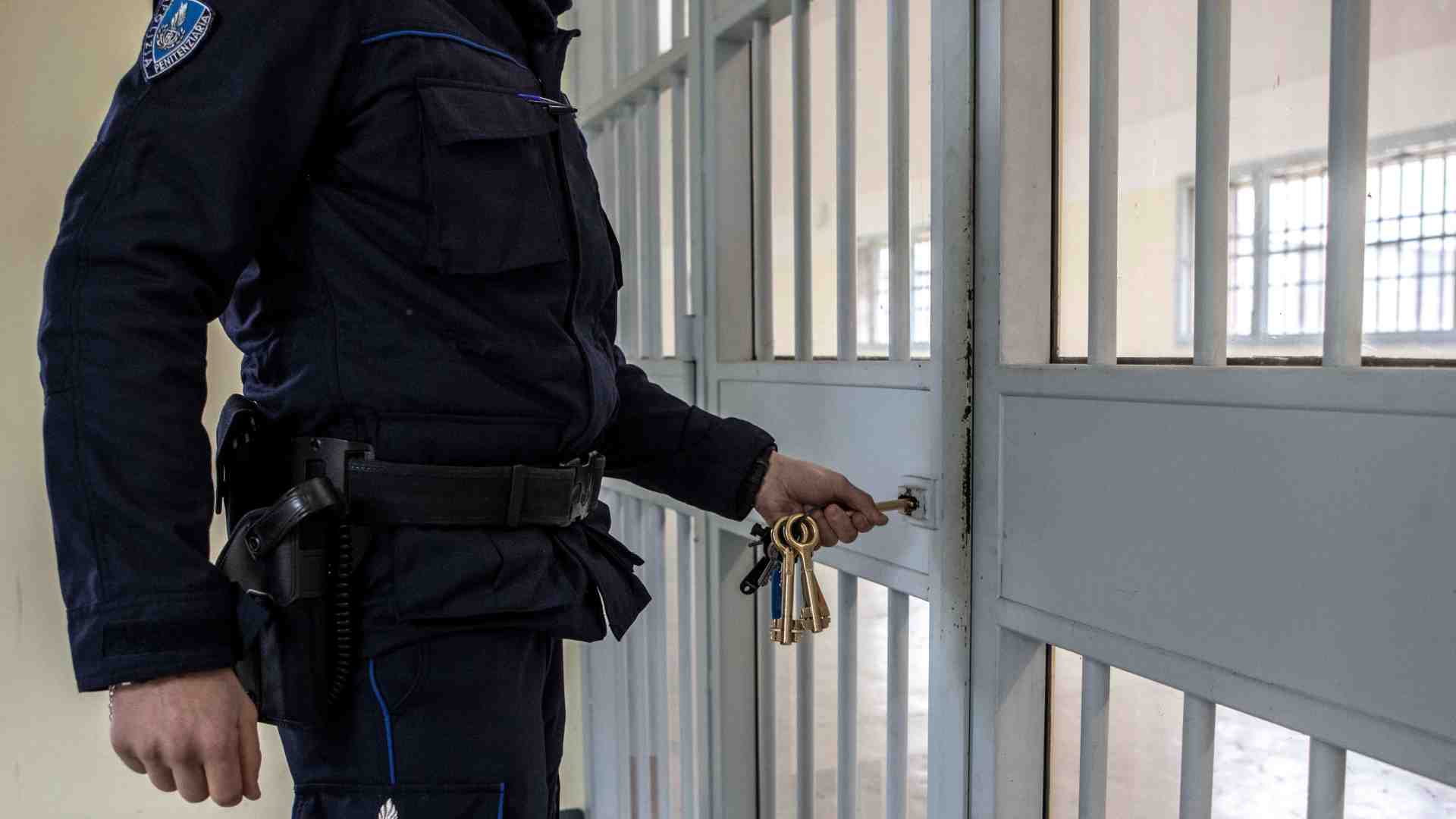 Immagine di Ancora un suicidio in cella: «È un massacro da fermare subito»