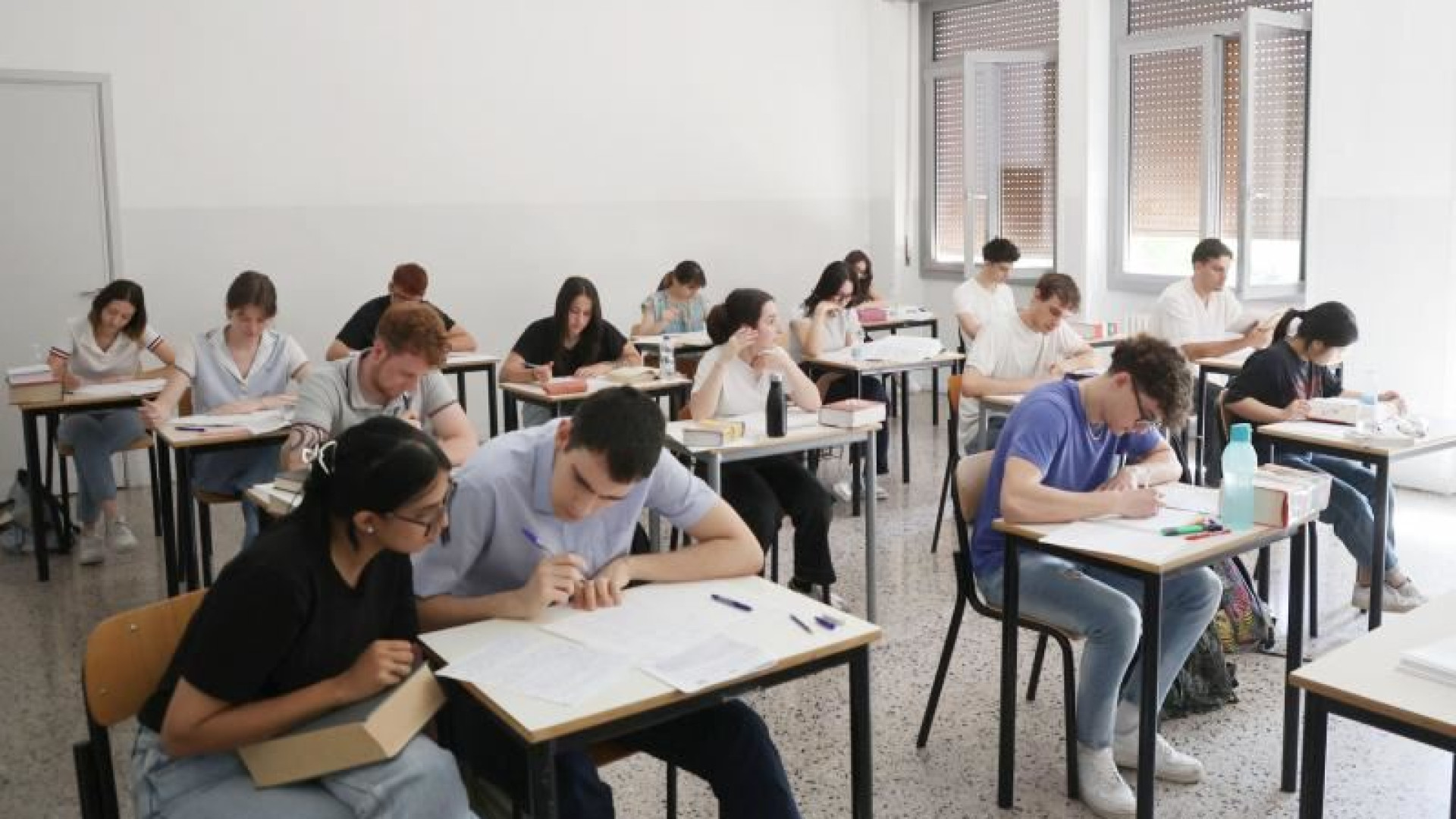 Immagine di Con 25mila euro si diventa avvocato: come funziona la “fabbrica dei titoli”