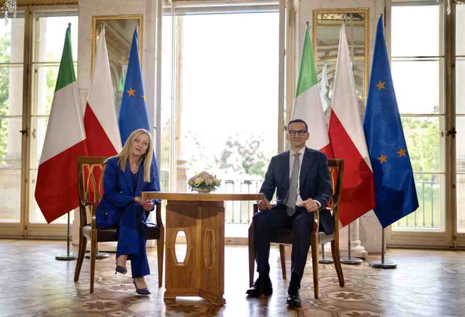 Giorgia Meloni e Mateusz Morawiecki (Ansa)&nbsp;<br />
