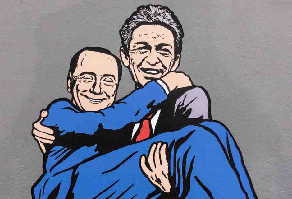  Un murales di Silvio Berlusconi ed Enrico Berlinguer - foto Ansa