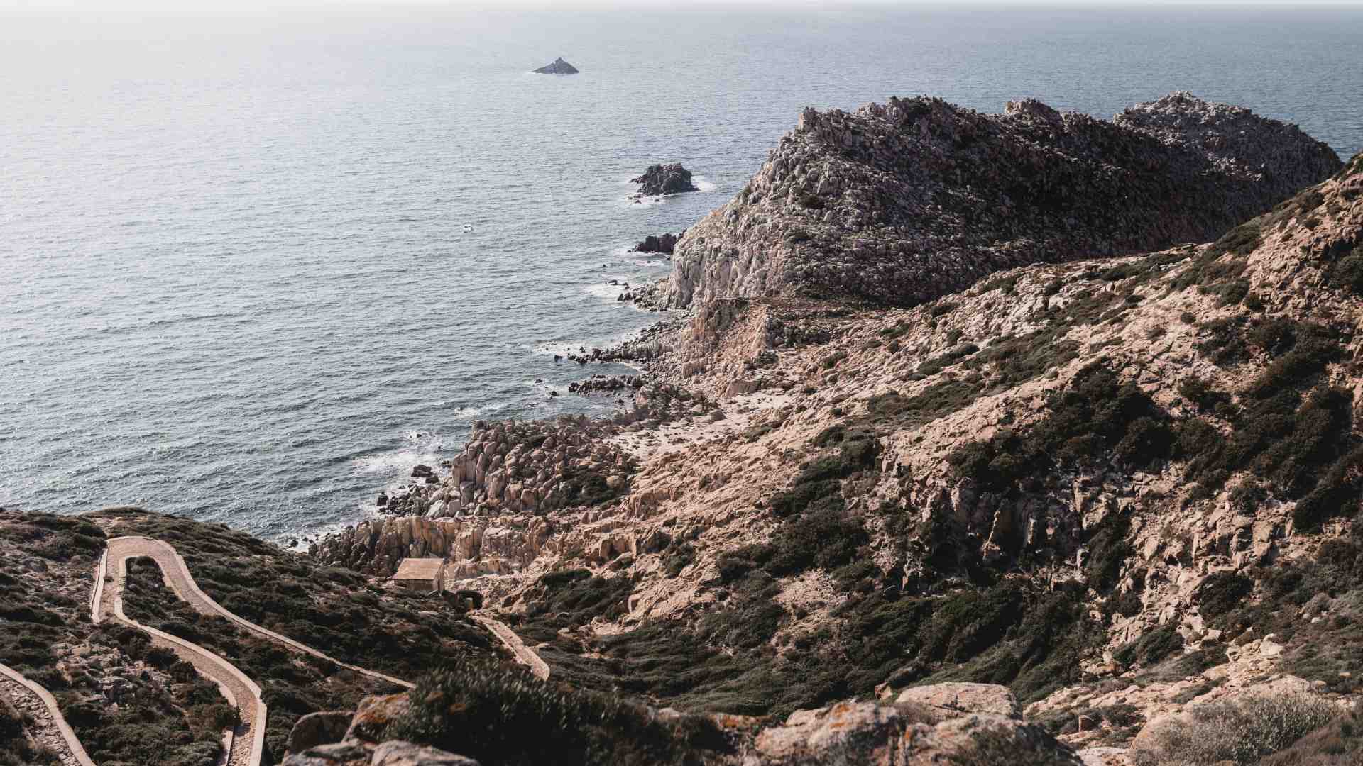 Immagine di Una terra solitaria che ora ti pare salva. Una lettera da lontano