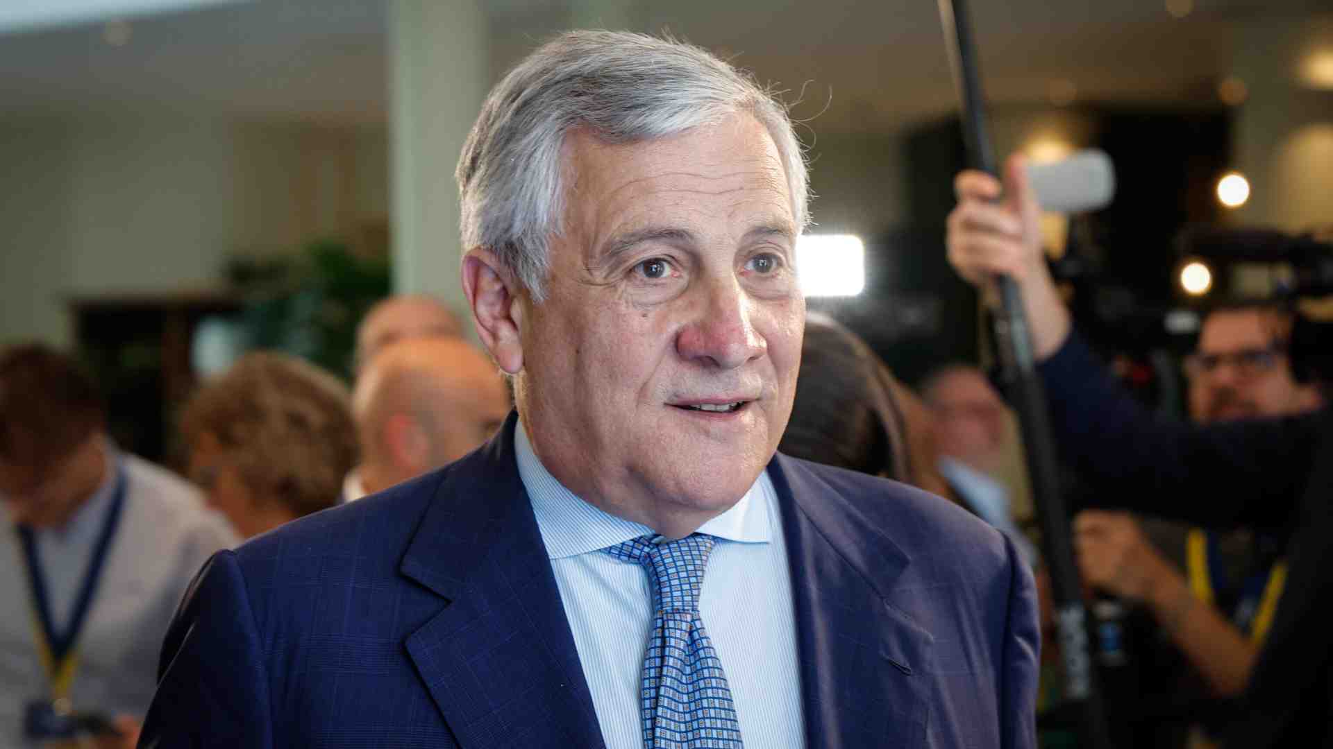 Immagine di Tajani ci spiega perché Meloni e von der Leyen alla fine si abbracceranno