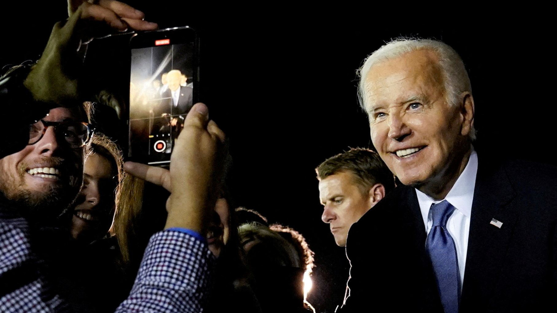 Immagine di Anche il New York Times «pensiona» Biden. Che non molla
