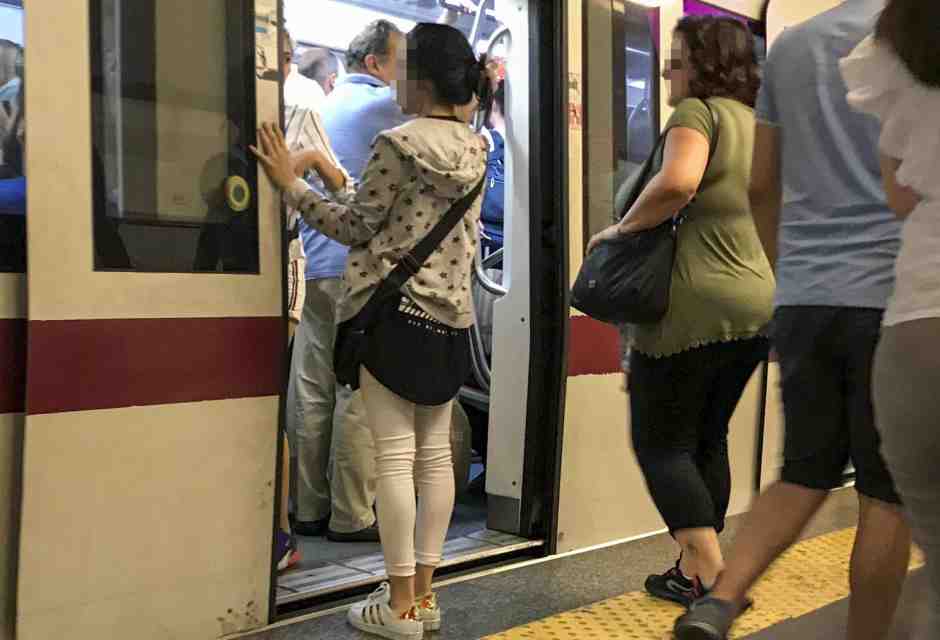 Borseggiatrici a Roma - foto LaPresse