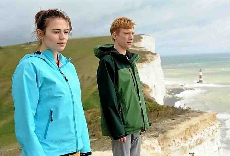 Una scena di "Torna da me", episodio della serie tv "Black Mirror", nel quale una vedova riceve a casa un clone del defunto marito&nbsp;<br />
