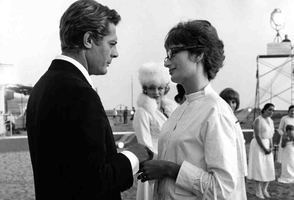 Secondo la giornalista Mazaurette, a Parigi&nbsp; aleggiano ancora Fran&ccedil;oise Hardy o Anouk Aim&eacute;e, qui con Matroianni in &ldquo;8 1/2&rdquo; (Olycom)<br /><br />