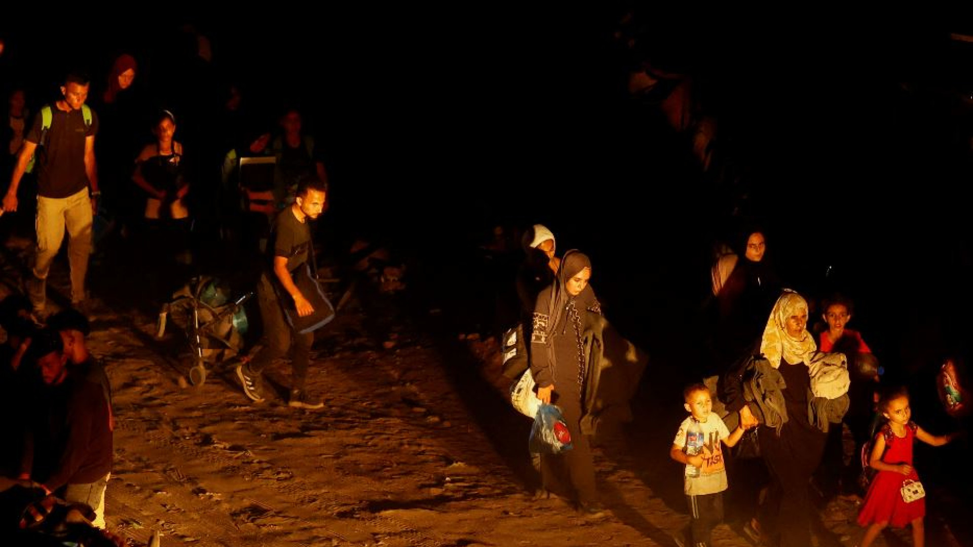 Immagine di L'ordine di evacuazione, poi i raid israeliani su Khan Younis: 8 morti