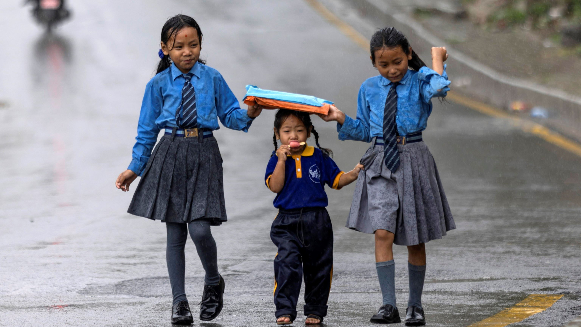 Immagine di Cinque mesi sotto la pioggia: la quotidianità dei nepalesi