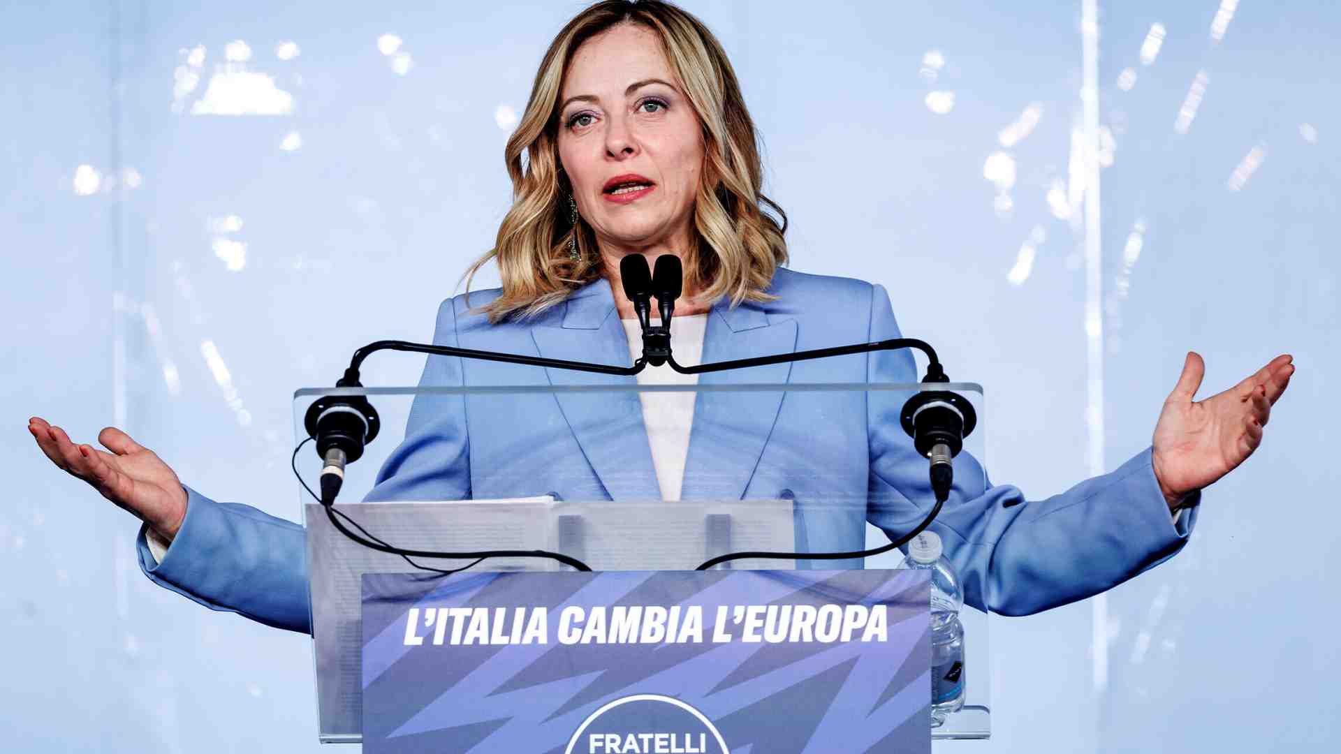 Immagine di Meloni scrive ai dirigenti di FdI dopo l'inchiesta di Fanpage: "Fuori chi vuole farci tornare indietro"