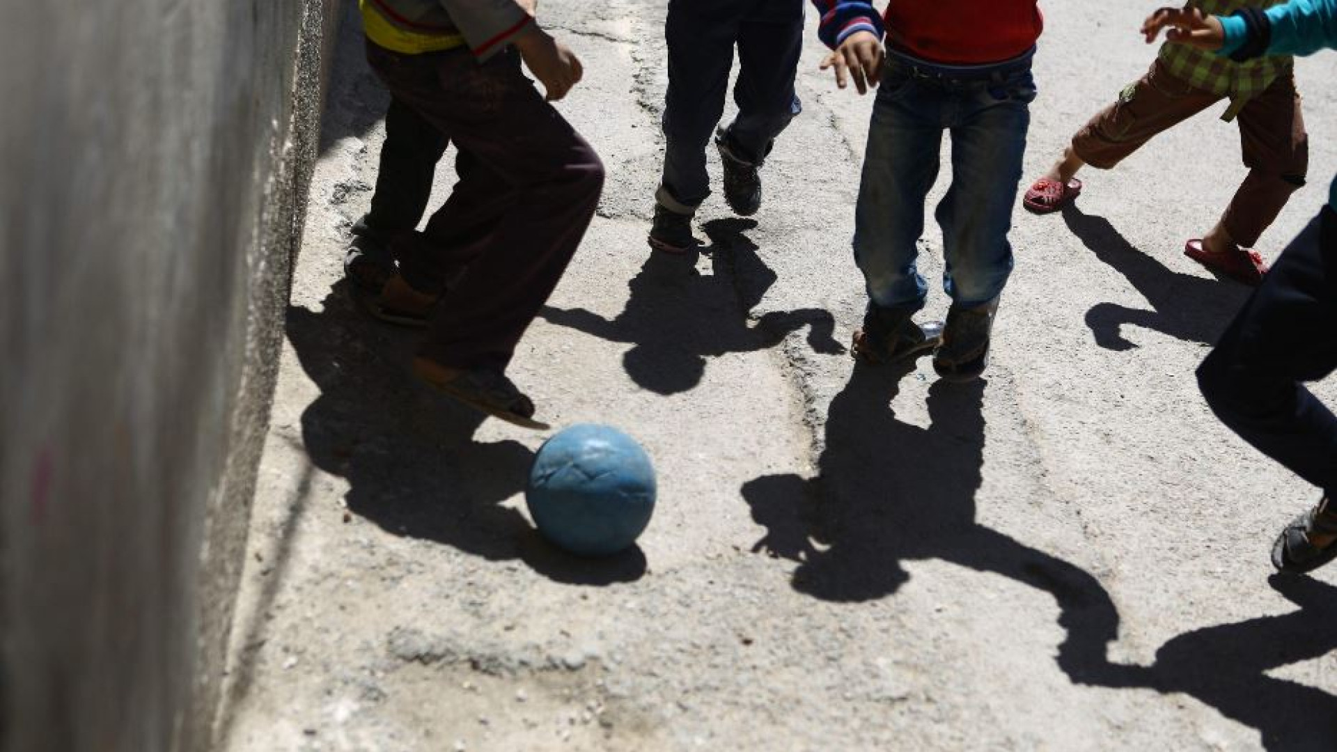 Immagine di Lite per un pallone finisce a insulti razzisti. E diventa un caso politico
