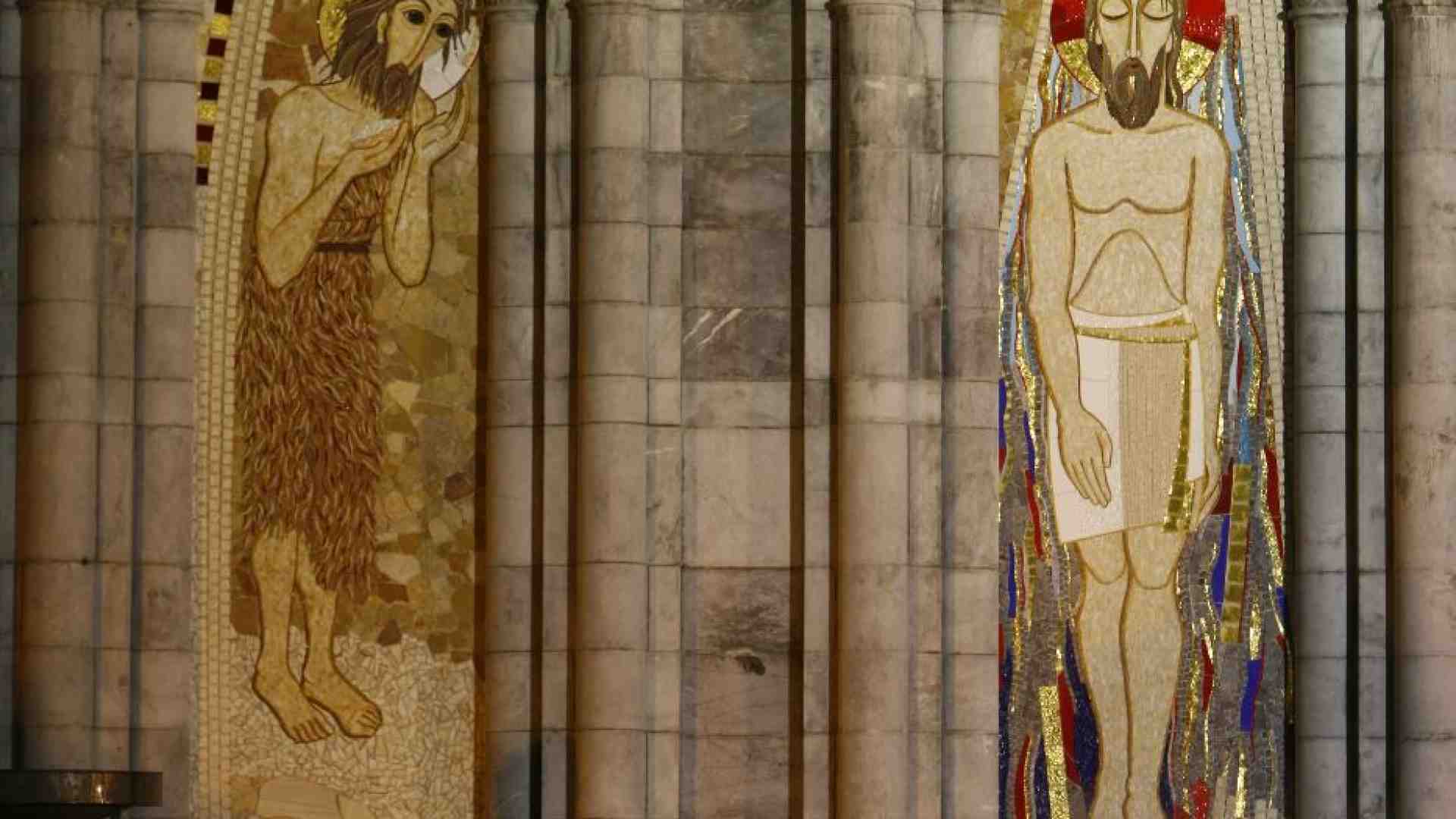 Immagine di Il vescovo di Lourdes favorevole a rimuovere i mosaici di Rupnik. Ma non ora