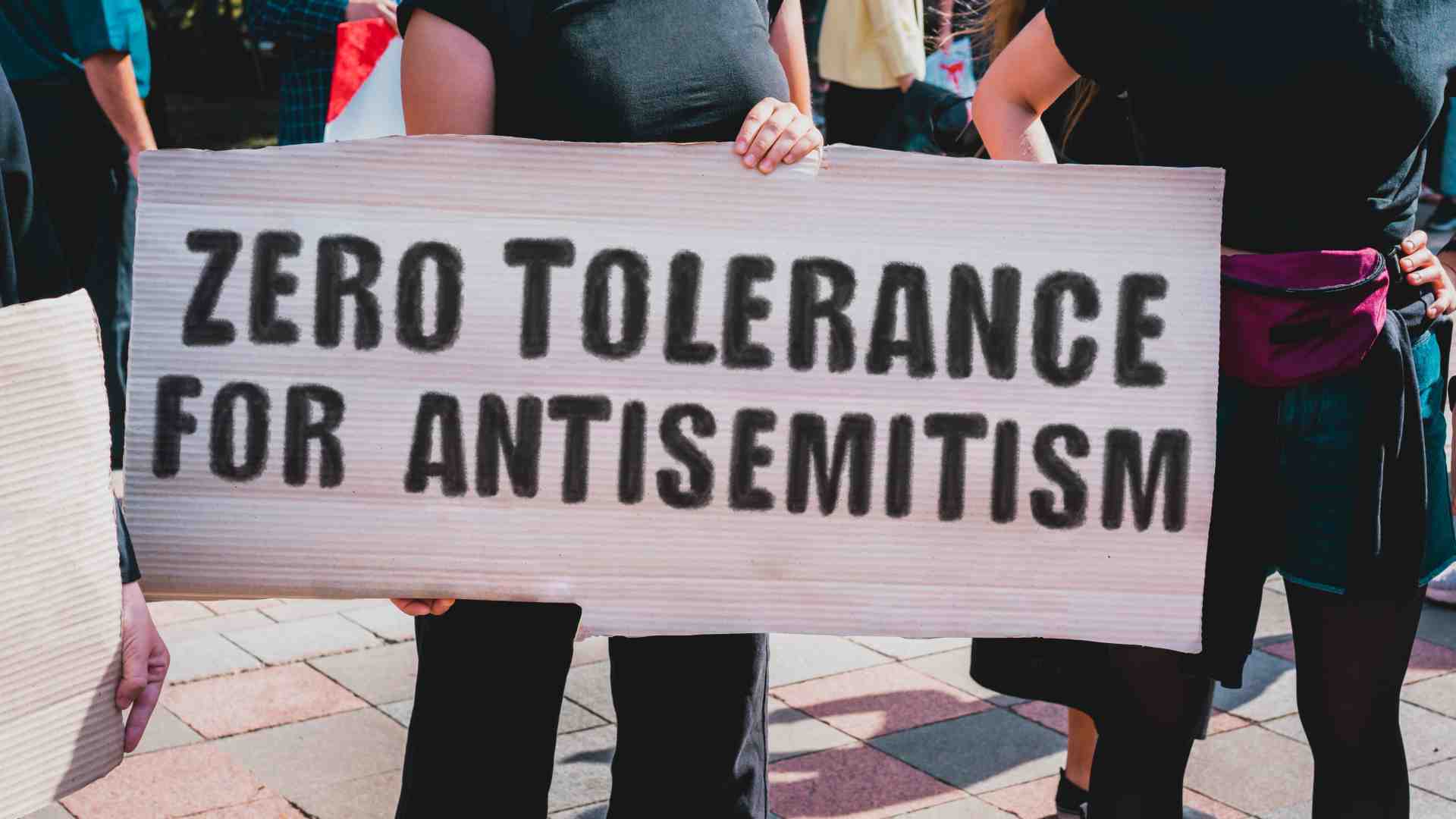 Immagine di "Non c’è futuro per gli ebrei in Francia". L'antisemitismo e i casi di violenza