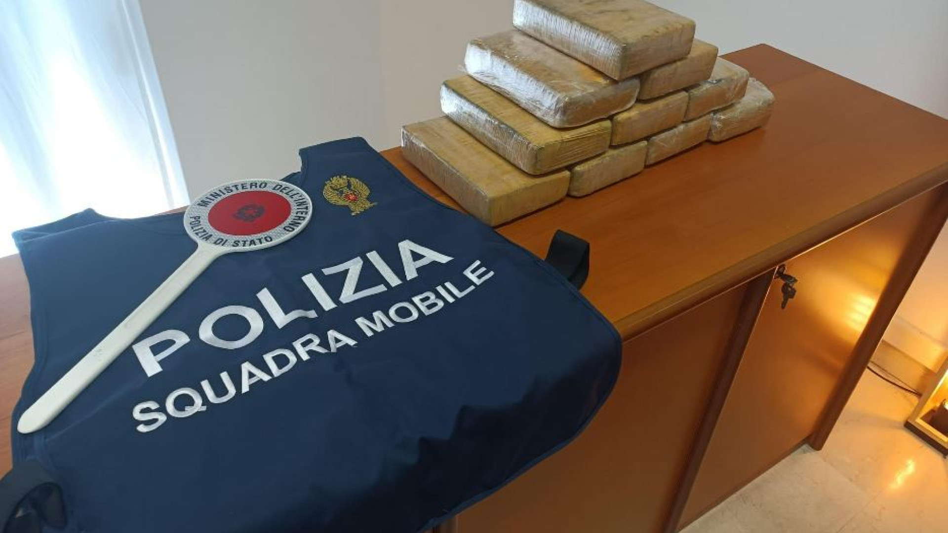 Immagine di La droga si ordina dall'app del telefonino, come fosse una pizza