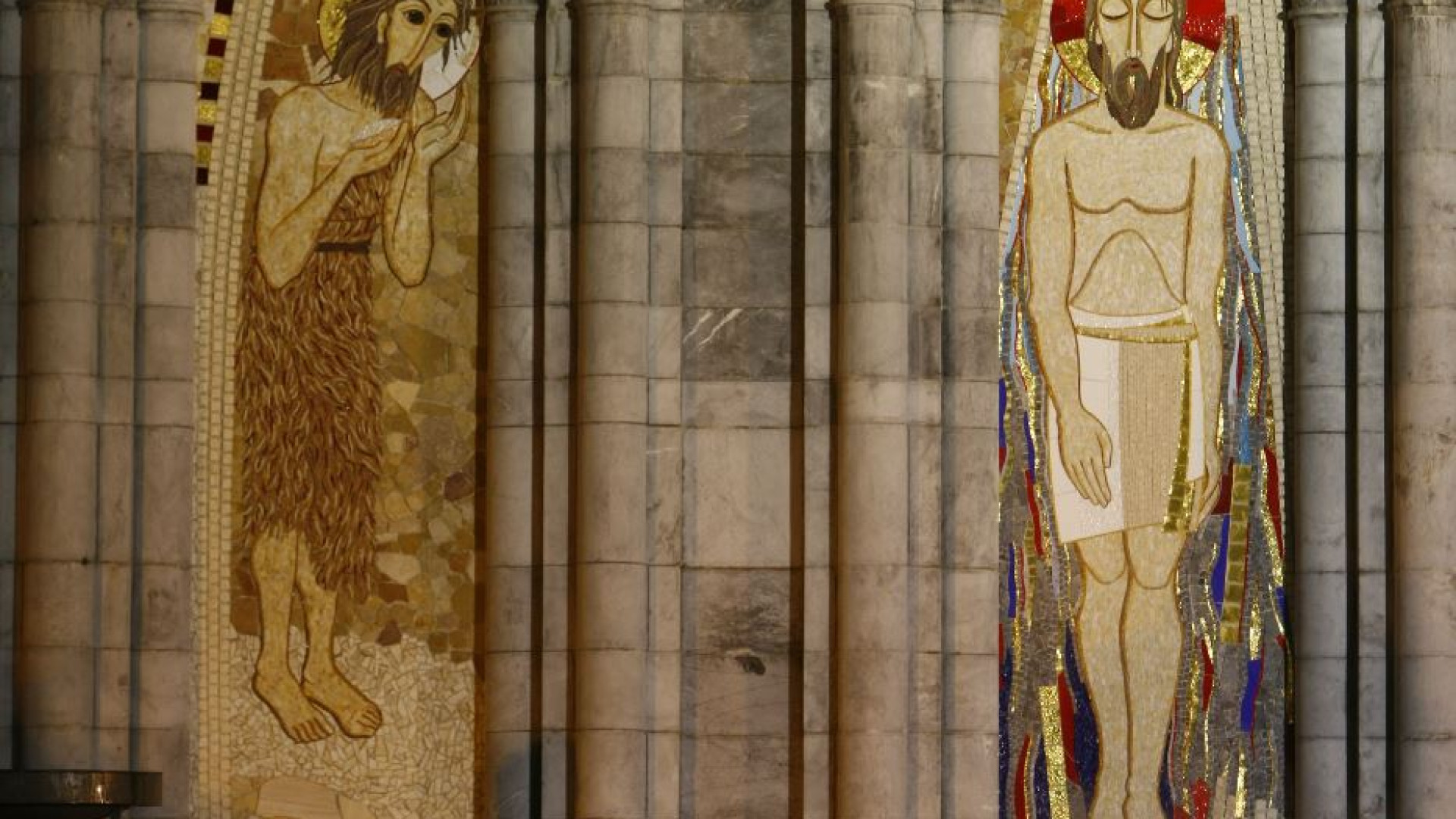 Immagine di Il vescovo di Lourdes favorevole a rimuovere i mosaici di Rupnik. Ma non ora