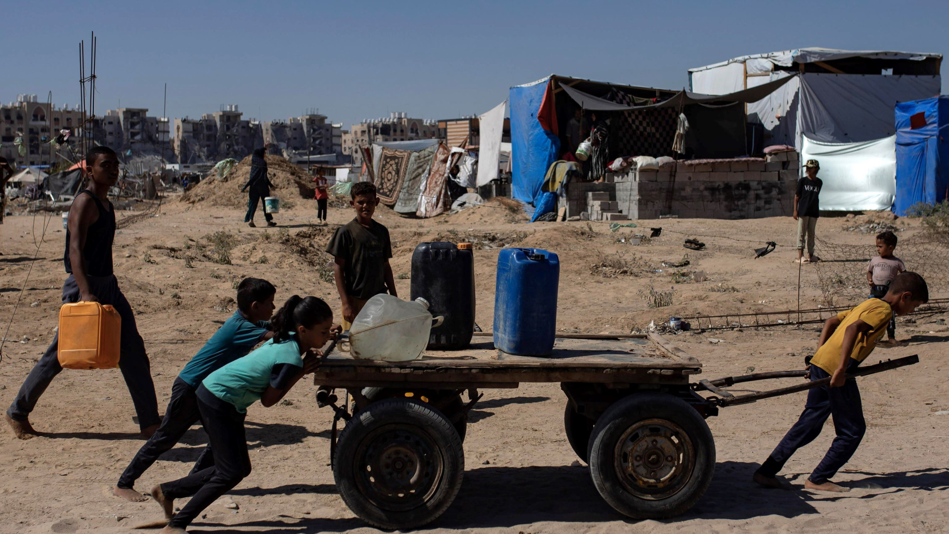 Immagine di Israele “va a vedere” la tregua di Hamas. Pacifista italiano ferito dai coloni