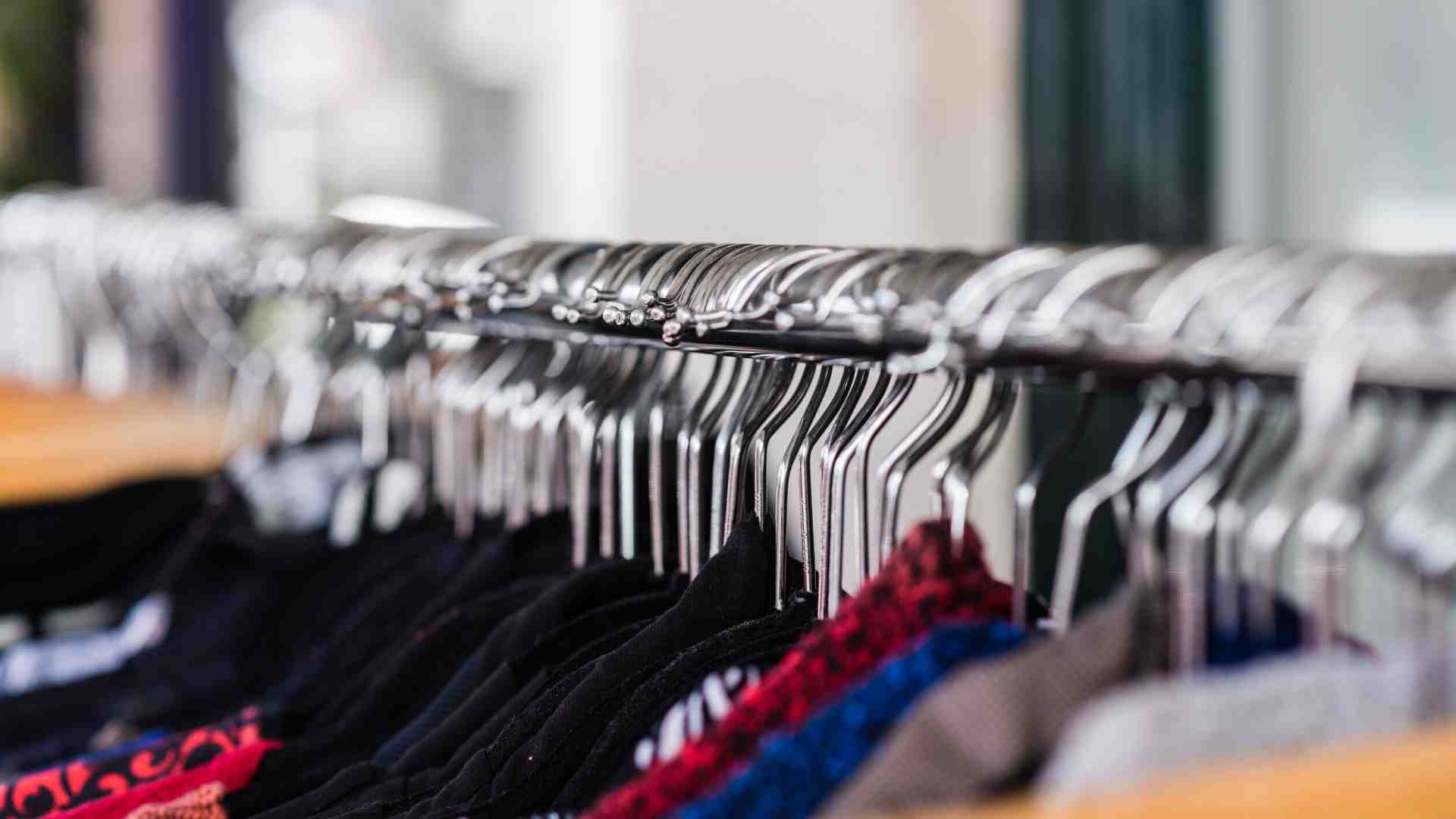 Immagine di Le battaglie politiche parallele a Bruxelles. Obiettivi: consumare meno, evitando il fast fashion