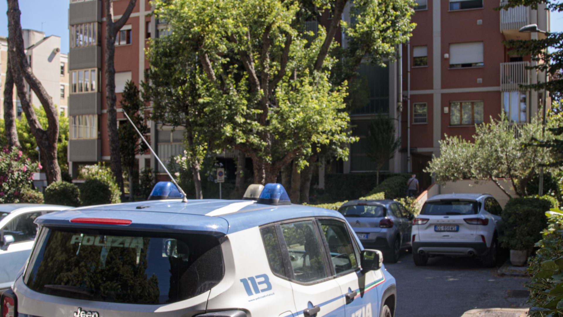 Immagine di Si getta dal tetto col figlio, tragedia a Rimini